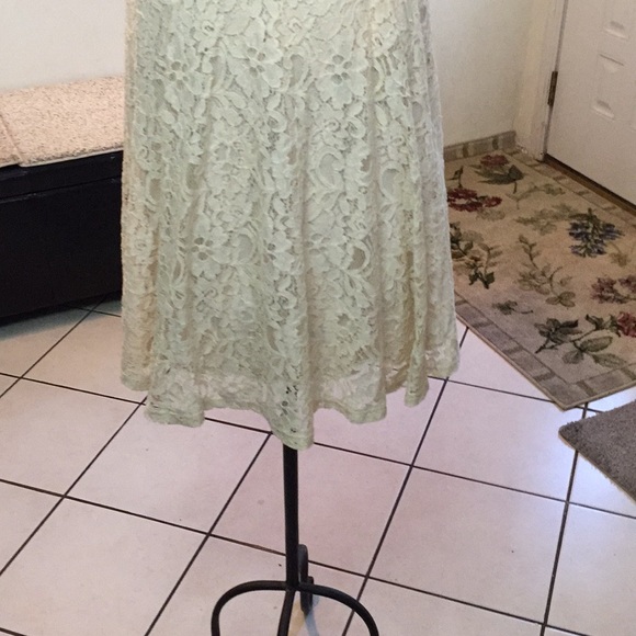 Cream lace dress - Picture 2 of 6